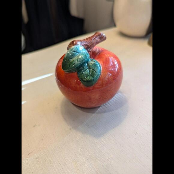 Vintage Jay Apple  Ceramic Salt & Pepper Shaker - Picture 4 of 4